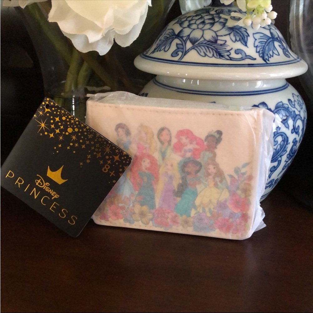 Loungefly Disney Princess Slot Cardholder Chibi Floral Sage Half Billfold NWT!! - Picture 3 of 3